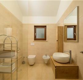 4 bedroom villa bedroom with pool, Svetvinčenat, Istria, sleeps 8
